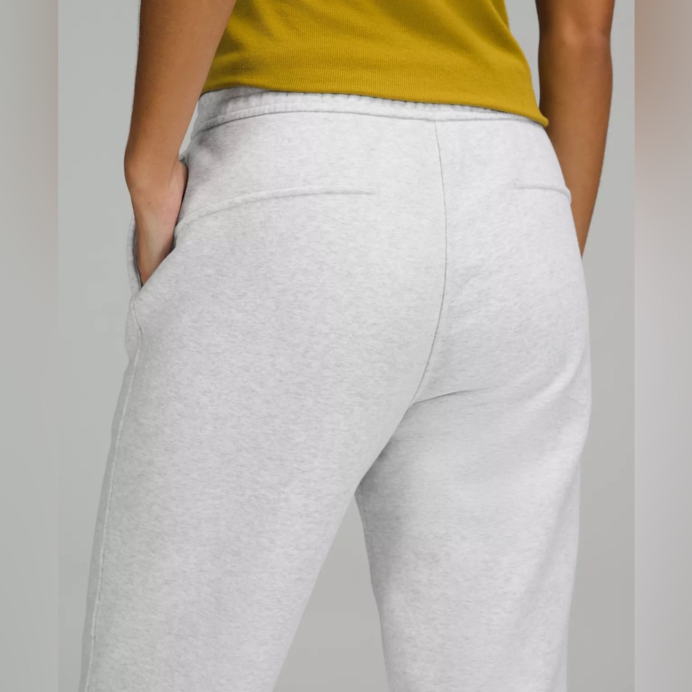 Lululemon Athletica Loungeful High-Rise Cropped Jogger - Picture 2 of 7